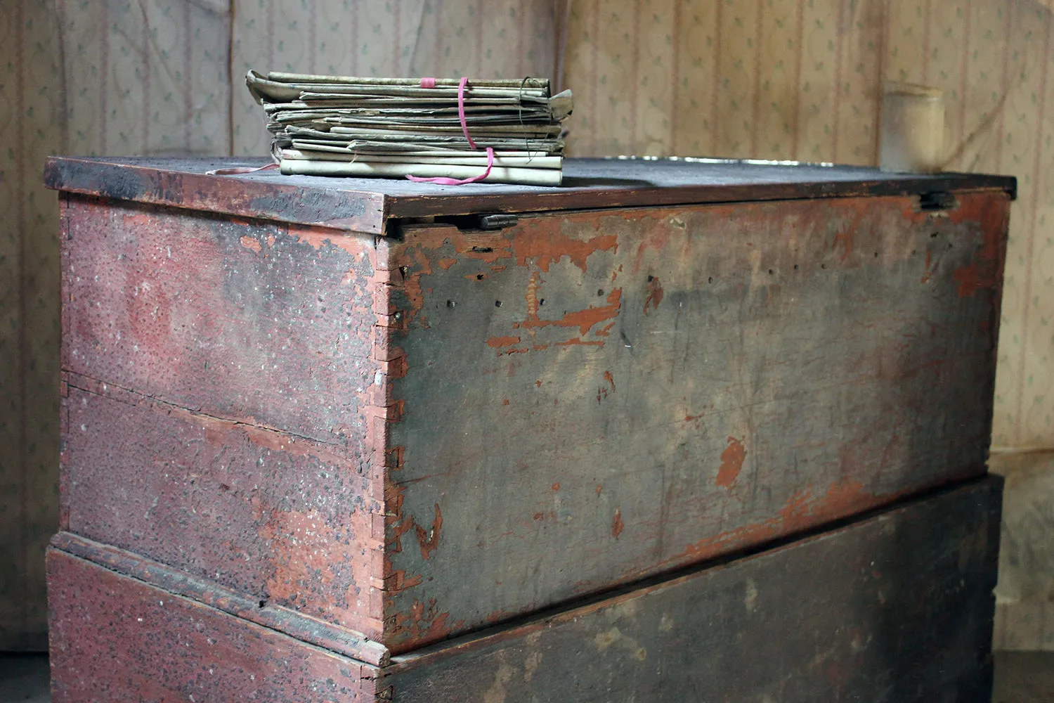 A Gorgeous George III Plum Painted Pine Mule Chest c.1800