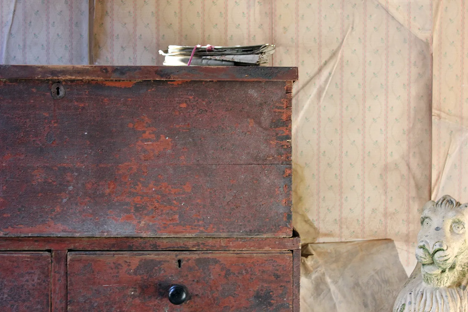 A Gorgeous George III Plum Painted Pine Mule Chest c.1800