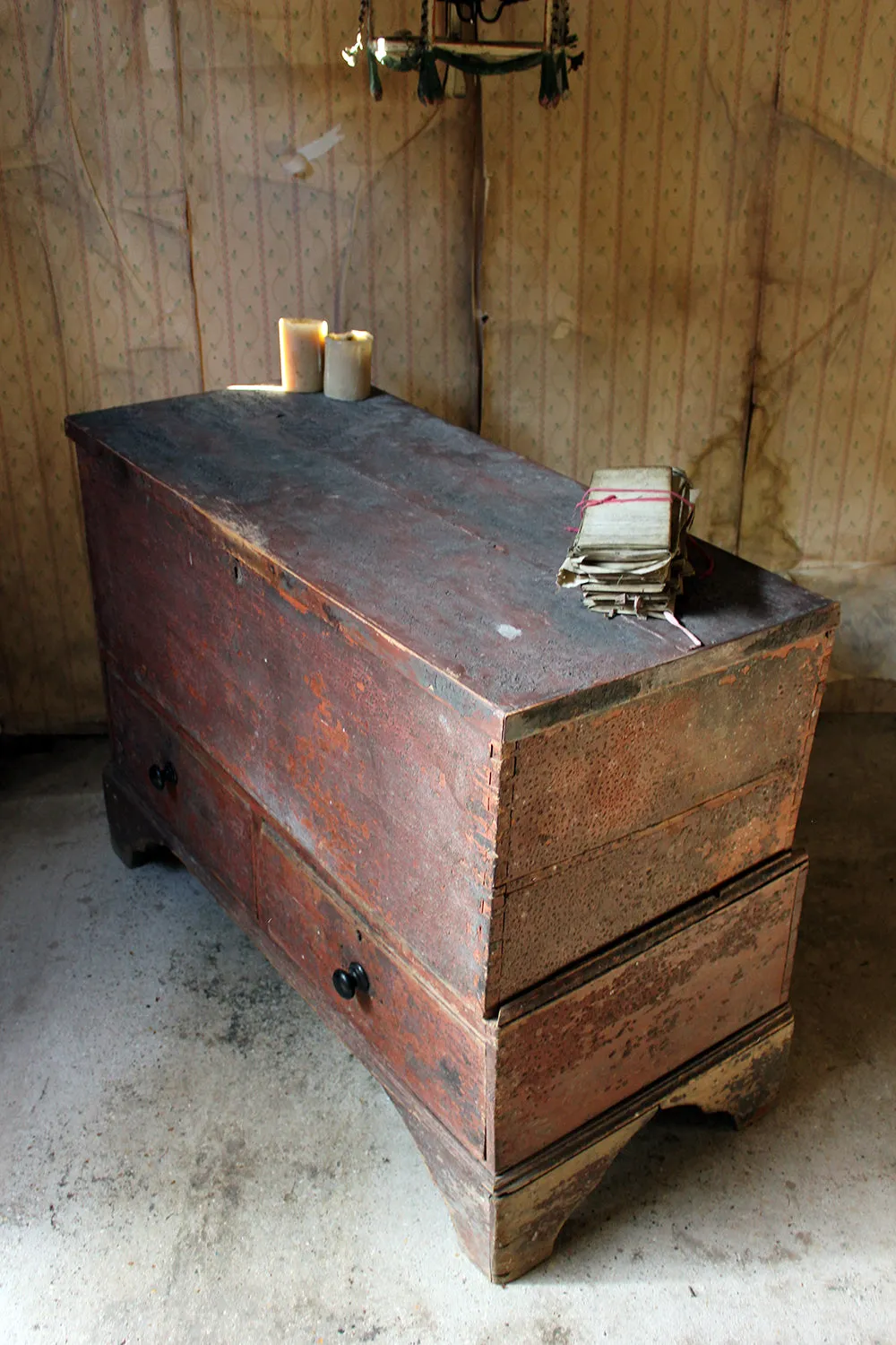 A Gorgeous George III Plum Painted Pine Mule Chest c.1800