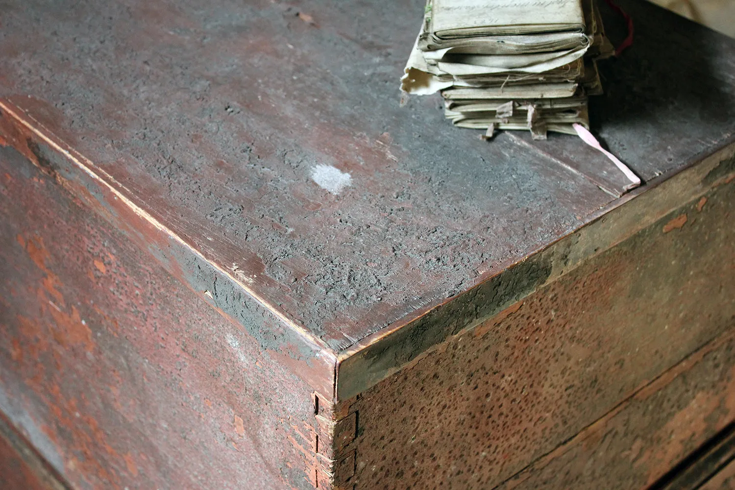 A Gorgeous George III Plum Painted Pine Mule Chest c.1800