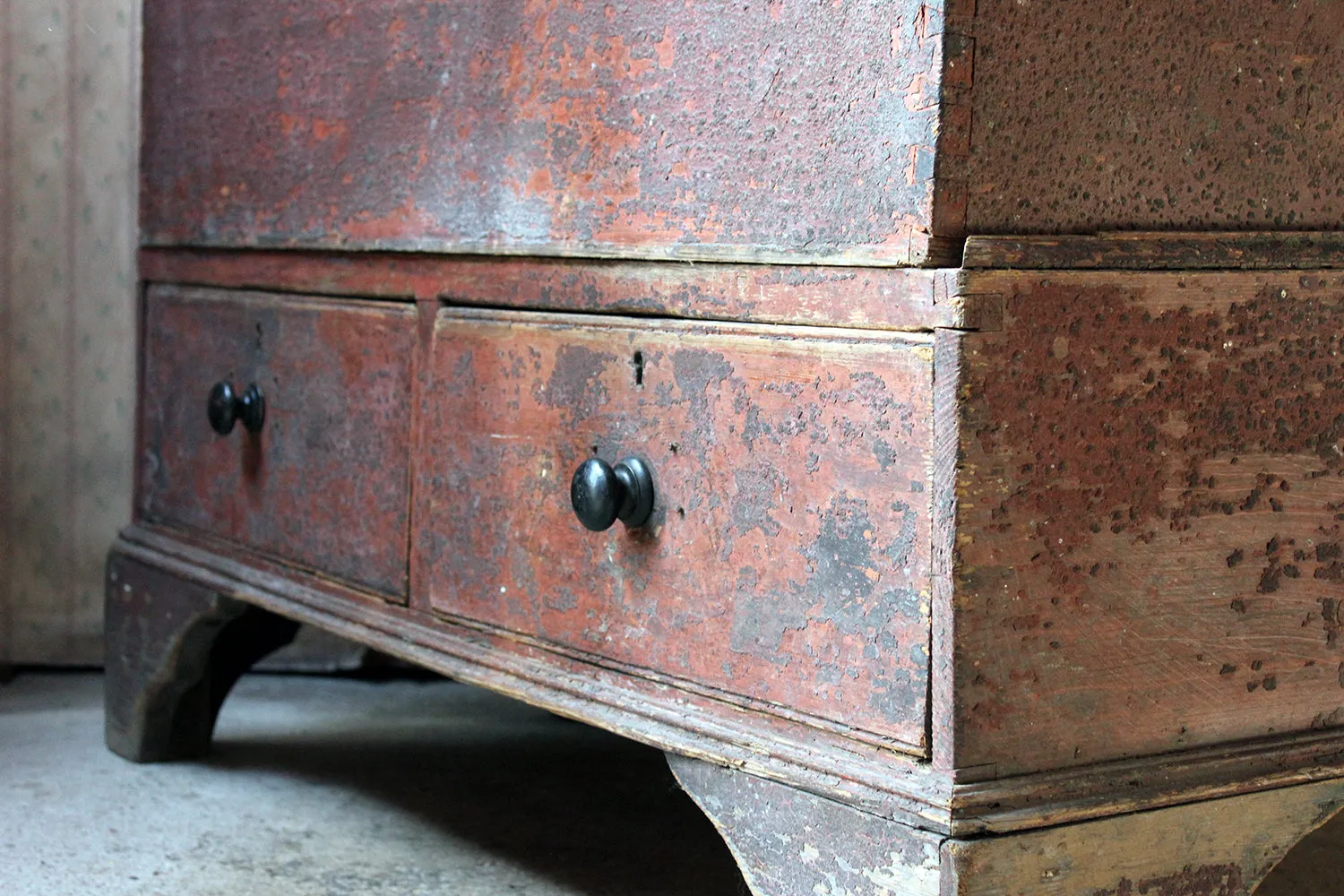 A Gorgeous George III Plum Painted Pine Mule Chest c.1800