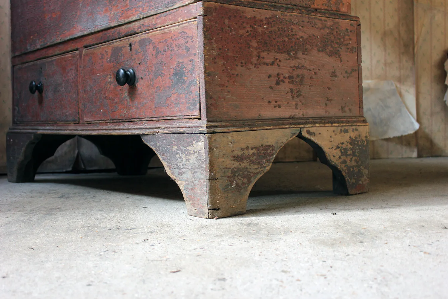 A Gorgeous George III Plum Painted Pine Mule Chest c.1800