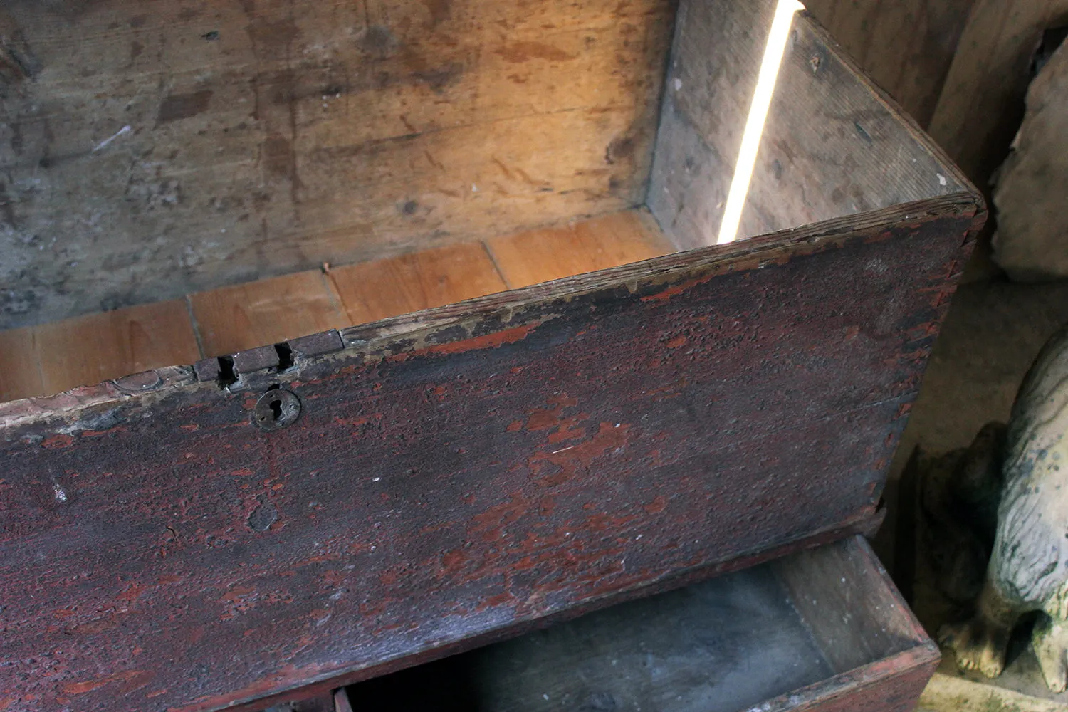 A Gorgeous George III Plum Painted Pine Mule Chest c.1800