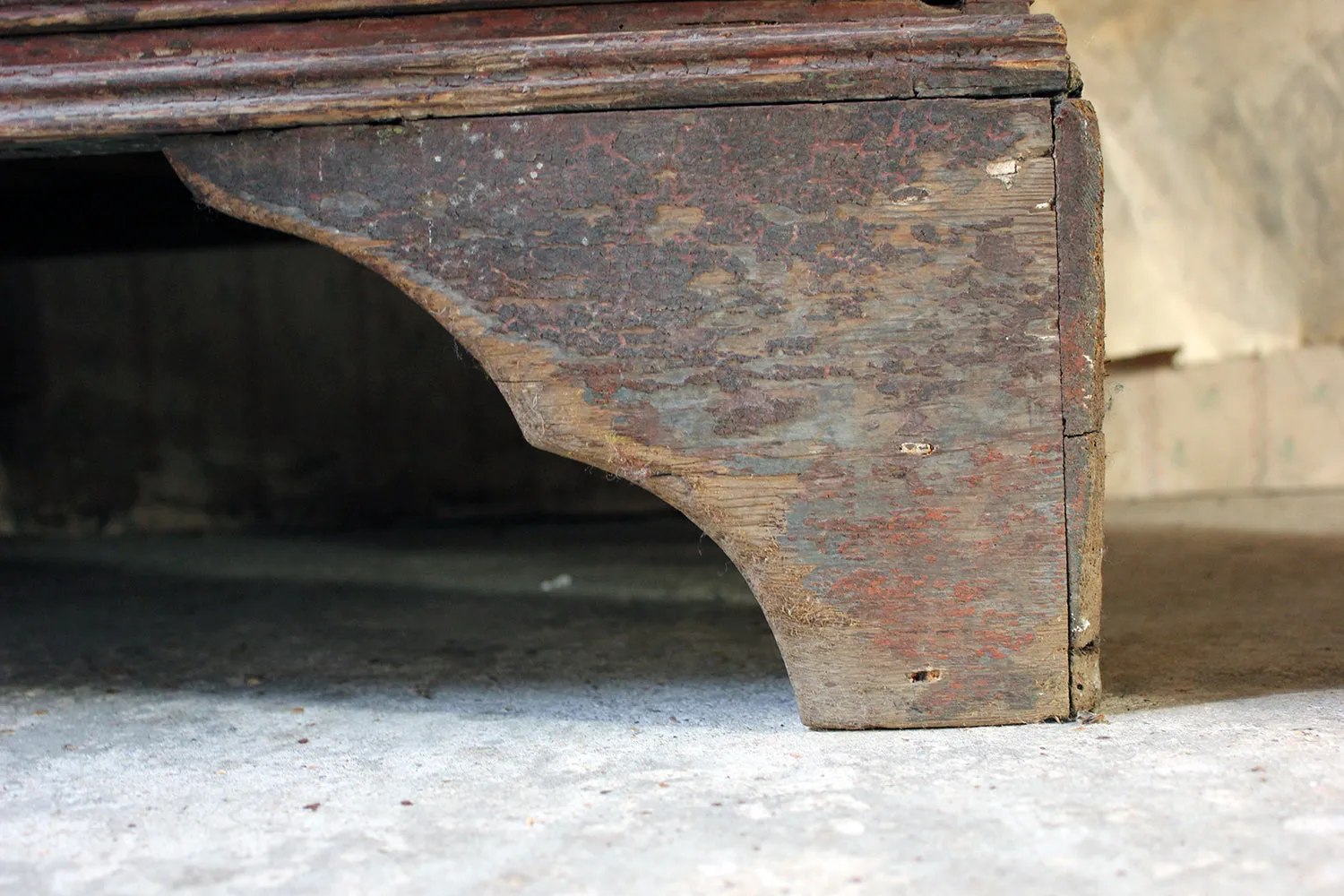 A Gorgeous George III Plum Painted Pine Mule Chest c.1800