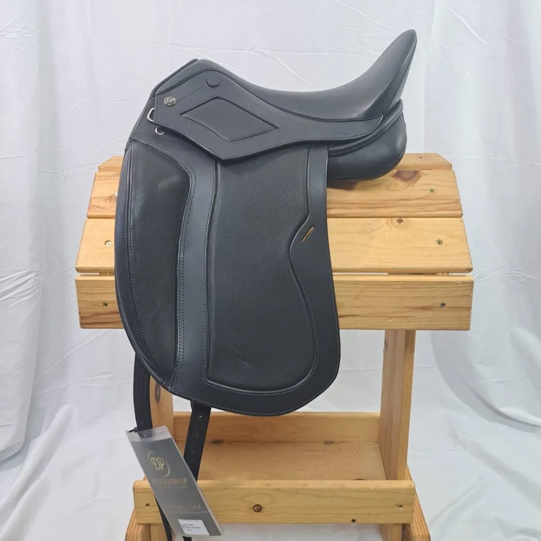 DP Saddlery Duett DL Size 17" New In Stock