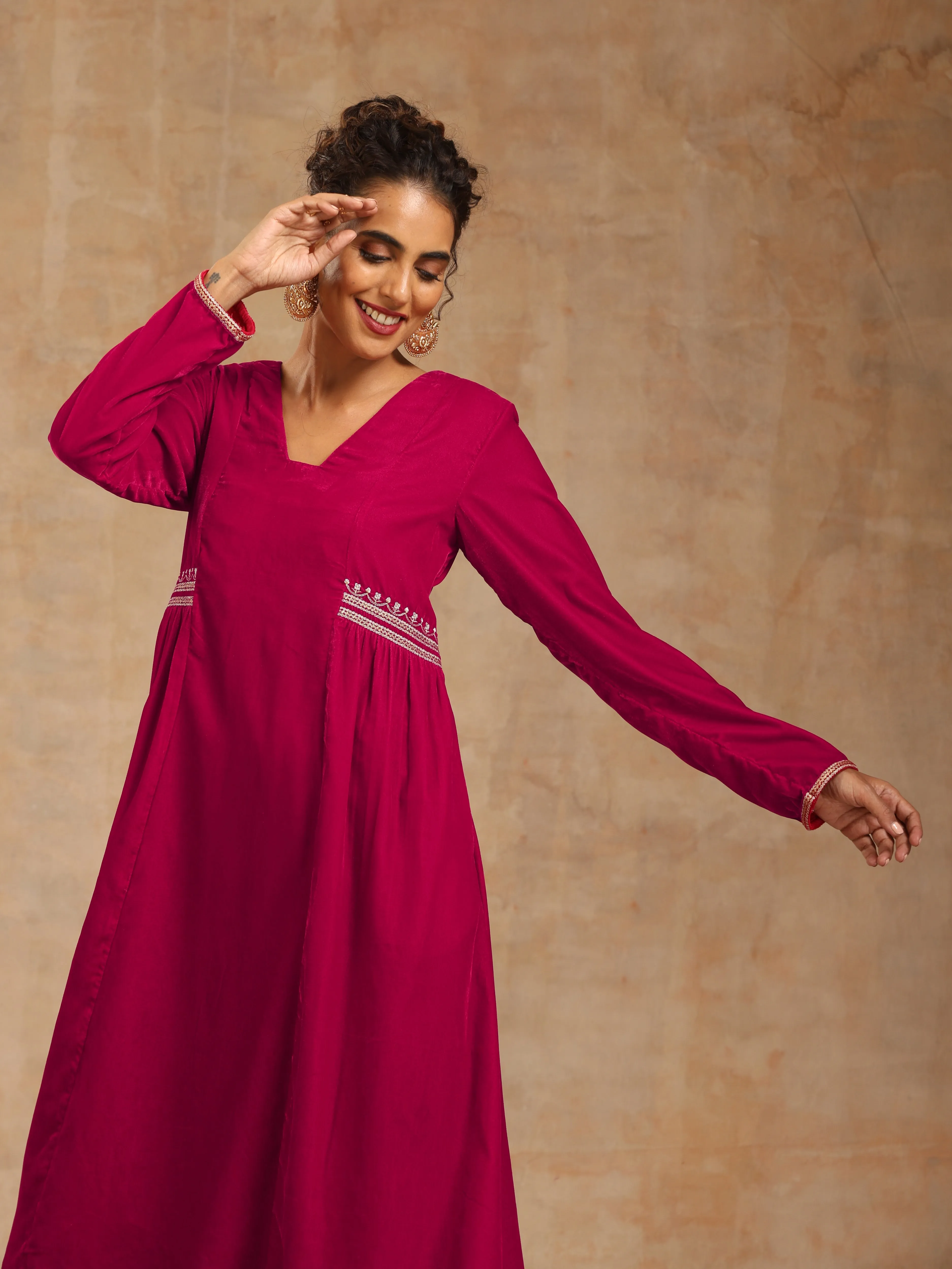 trueBrowns Rani Pink Velvet Embroidered Kurta